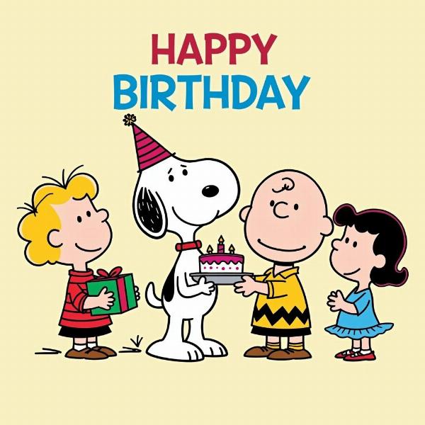 Snoopy, Charlie Brown e Lucy festeggiano il compleanno